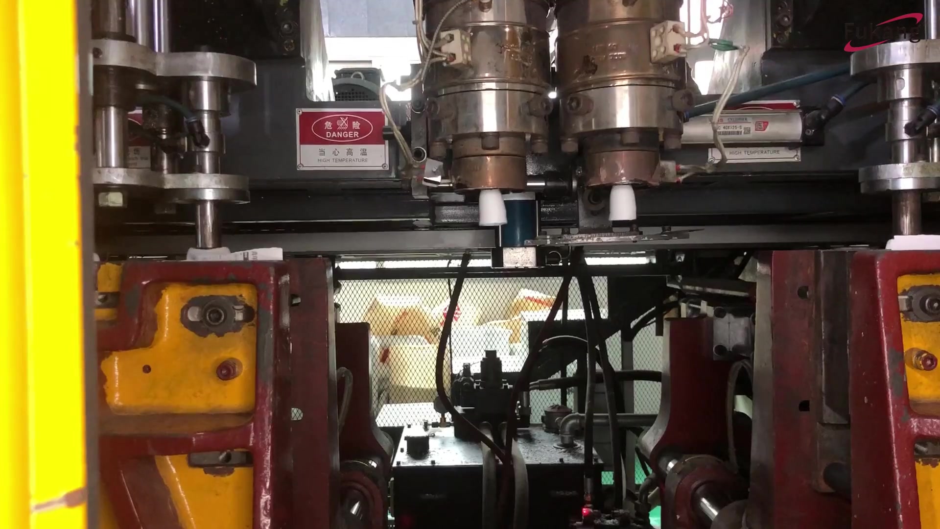 Our advanced Blow Molding Machine daily outputcan reach 10,000/day.