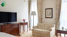 Customized Italian style king size bedroom furniture for Italy 5 star four season hotel project