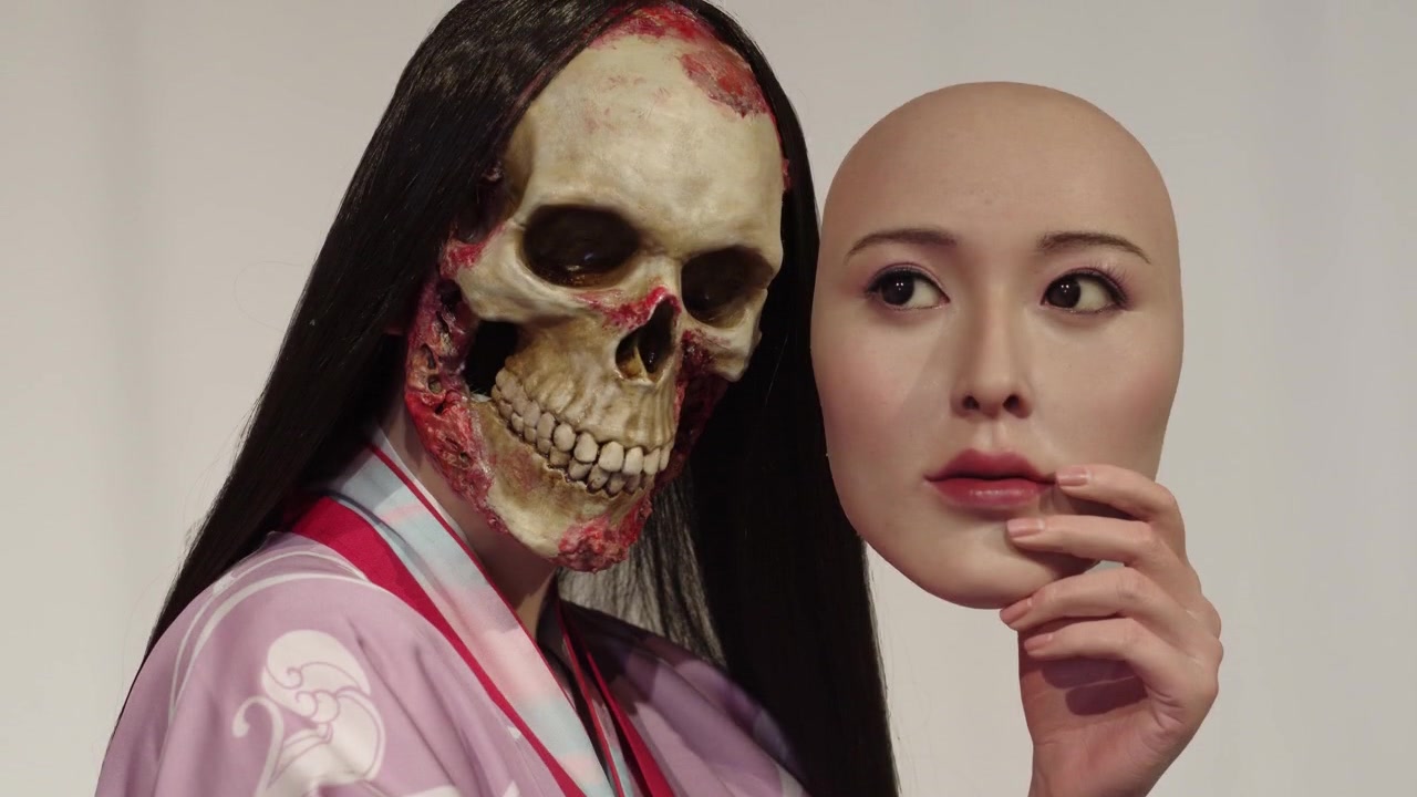 Horrifying Halloween Masked Woman Fullscale Wax Likeness DXDF, Grand